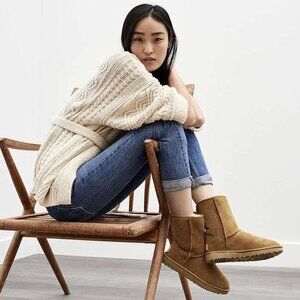 NIB UGG Classic Short Chestnut Boot II